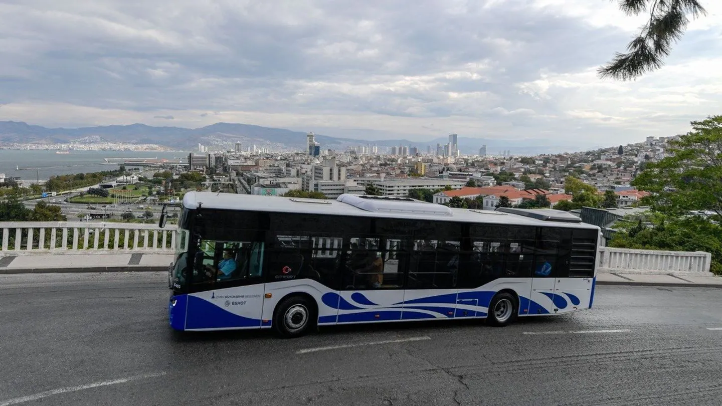 İzmir’de 29 Ekim Müjdesi! Toplu Ulaşım 1 Kuruş, İZBAN Ücretsiz