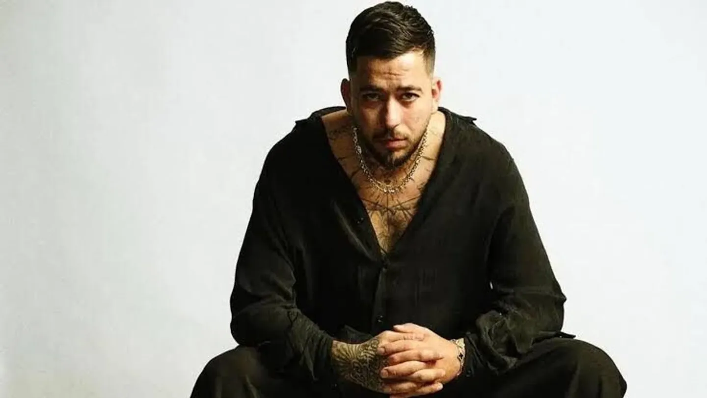 Mahmut Orhan’dan Alaçatı Pazaryeri’nde sürpriz performans!