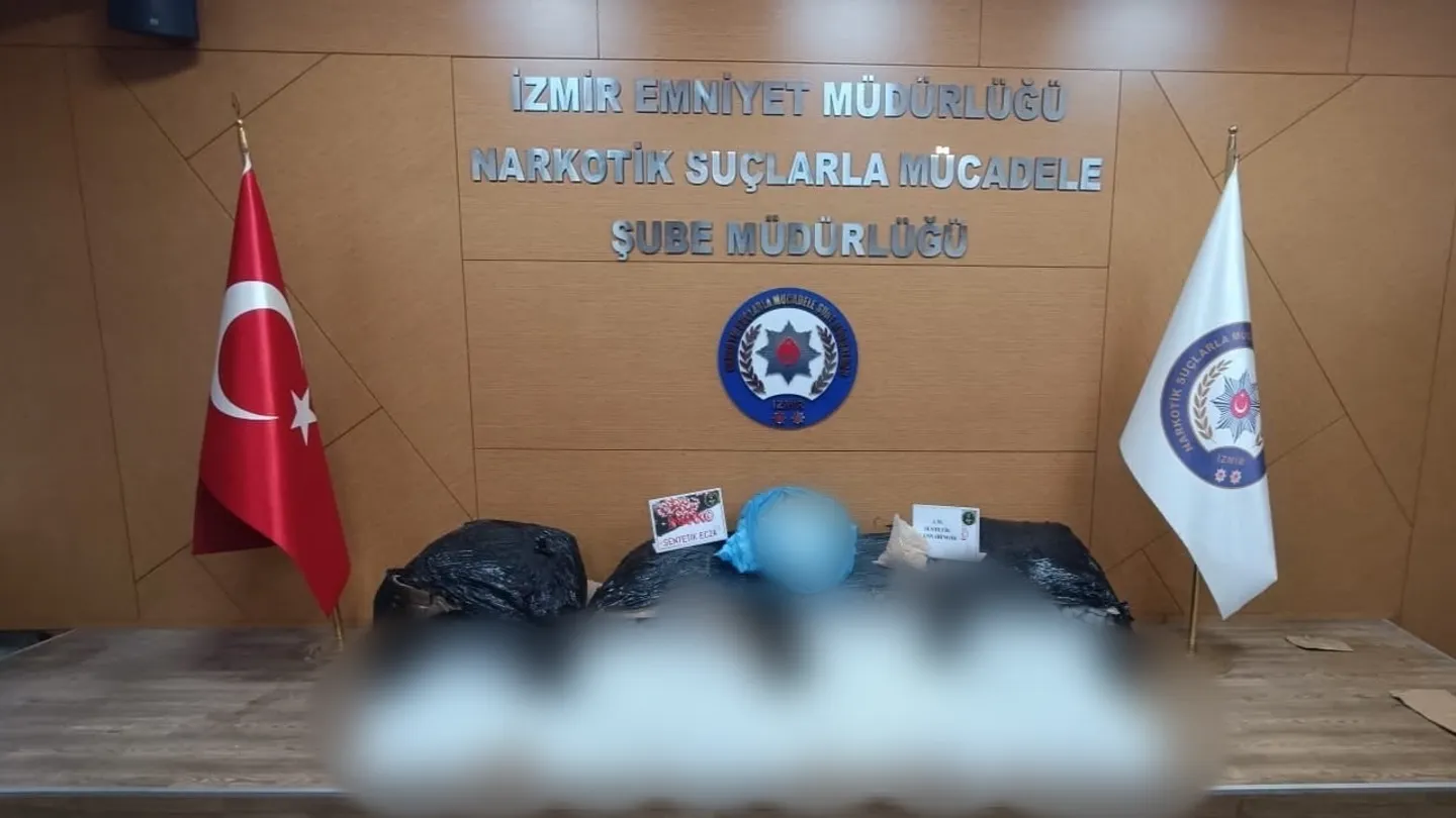 İzmir’de narkotik operasyonu: 196 bin yasaklı madde geçirildi