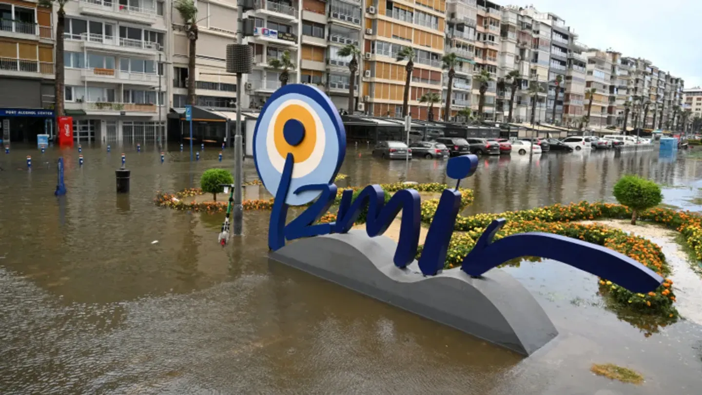 İzmirliler dikkat: Gök gürültülü sağanak yağış geliyor | İZMİR HAVA DURUMU