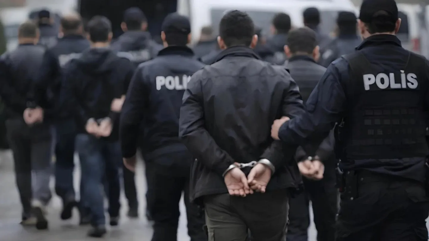 İzmir Dahil 22 İlde Dev Dolandırıcılık Operasyonu: 253 Şüpheli Yakalandı