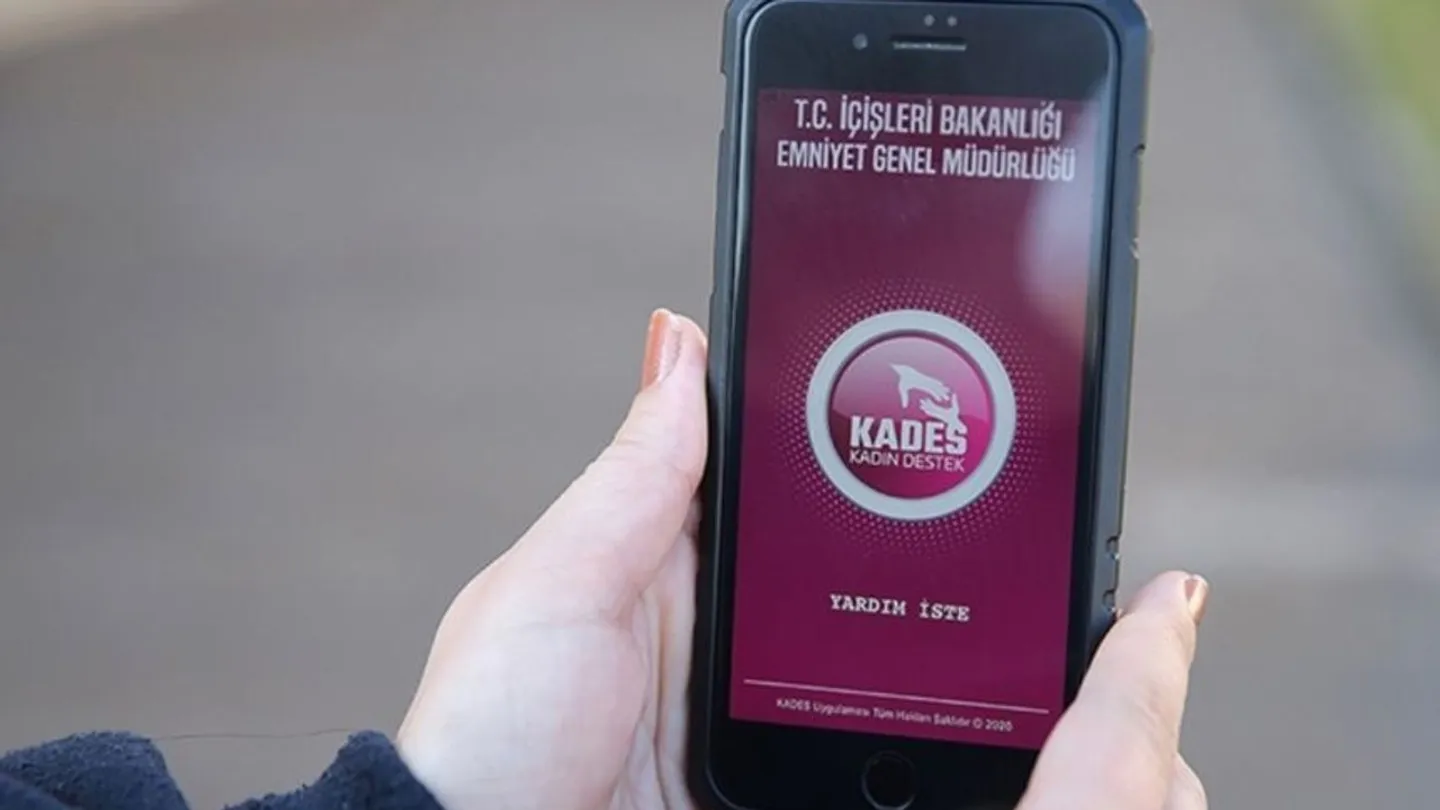 Kadınların Hayat Kurtaran Kalkanı KADES 10 Milyon İndirmeye Koşuyor: 239 Bin İhbar Anında Müdahaleyle Sonuçlandı!