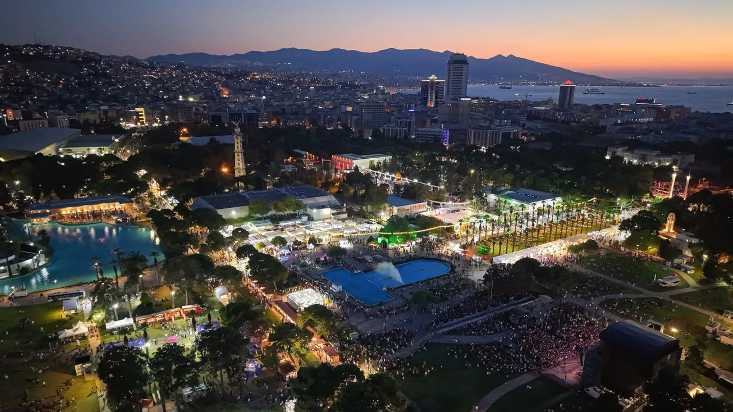 İzmir Fuarı’na ulaşım ayarı! Gece seferleri uzatıldı, ek seferler geliyor