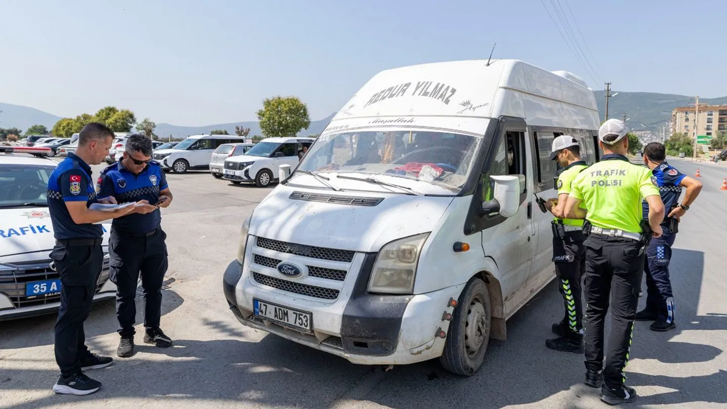 İzmir Büyükşehir ve Emniyetten tarım işçisi servislerine sıkı denetim