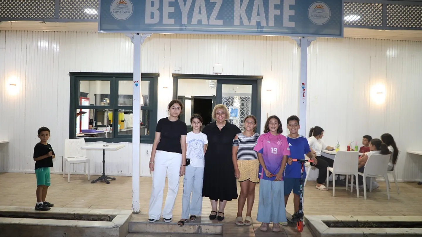 Menderes’te İlk Hamle Beyaz Kafe Oldu: Başkan Vekili Şen’den Hızlı Açılış