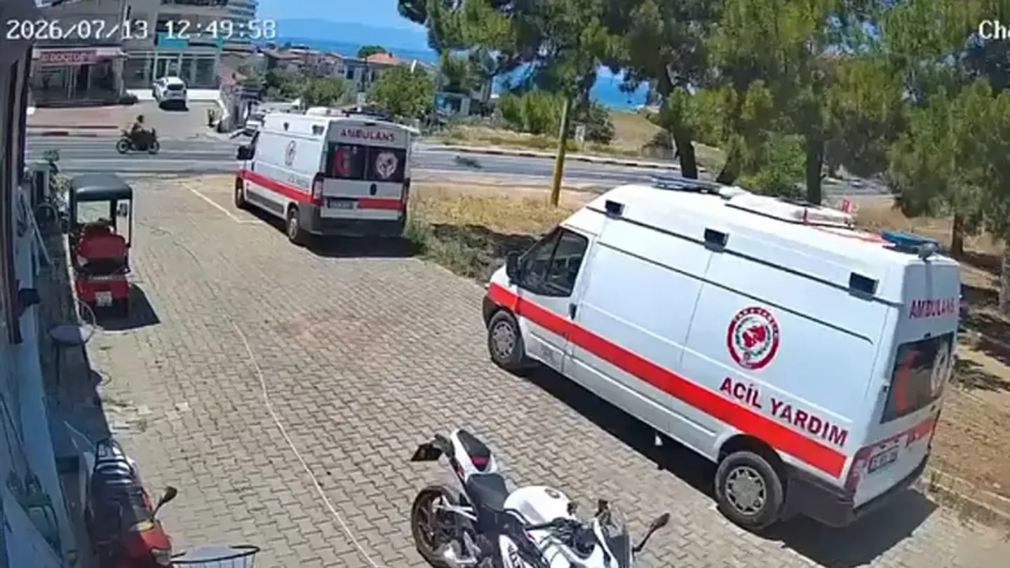 İzmir'de Hatalı U Dönüşü Can Aldı: 26 Yaşındaki Motosikletli Genç Hayatını Kaybetti