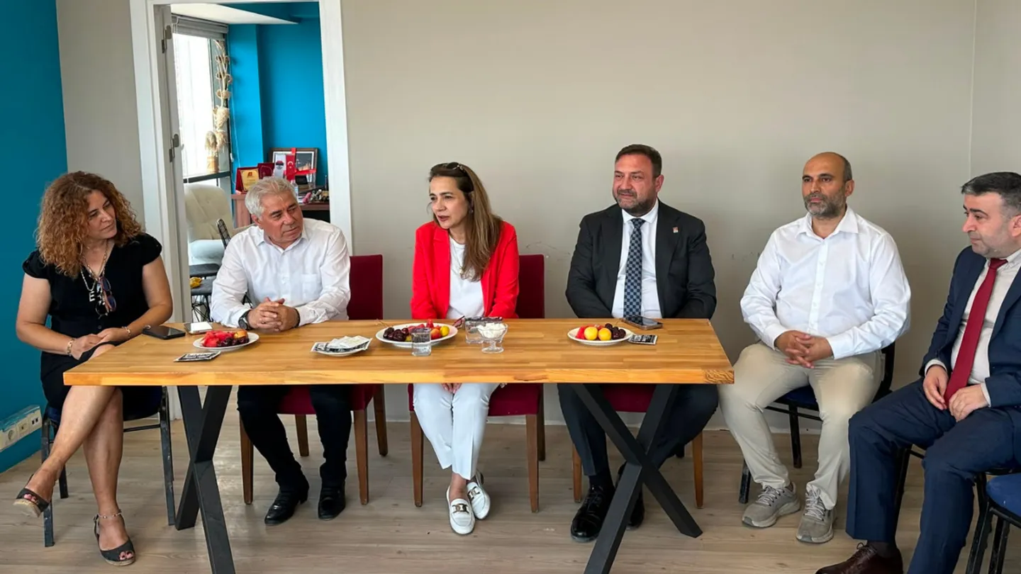 CHP Genel Başkan Yardımcısı  İlgezdi’den İzmir Çıkarması: "Kentteki Coşku İktidar Yürüyüşünün Müjdecisi"
