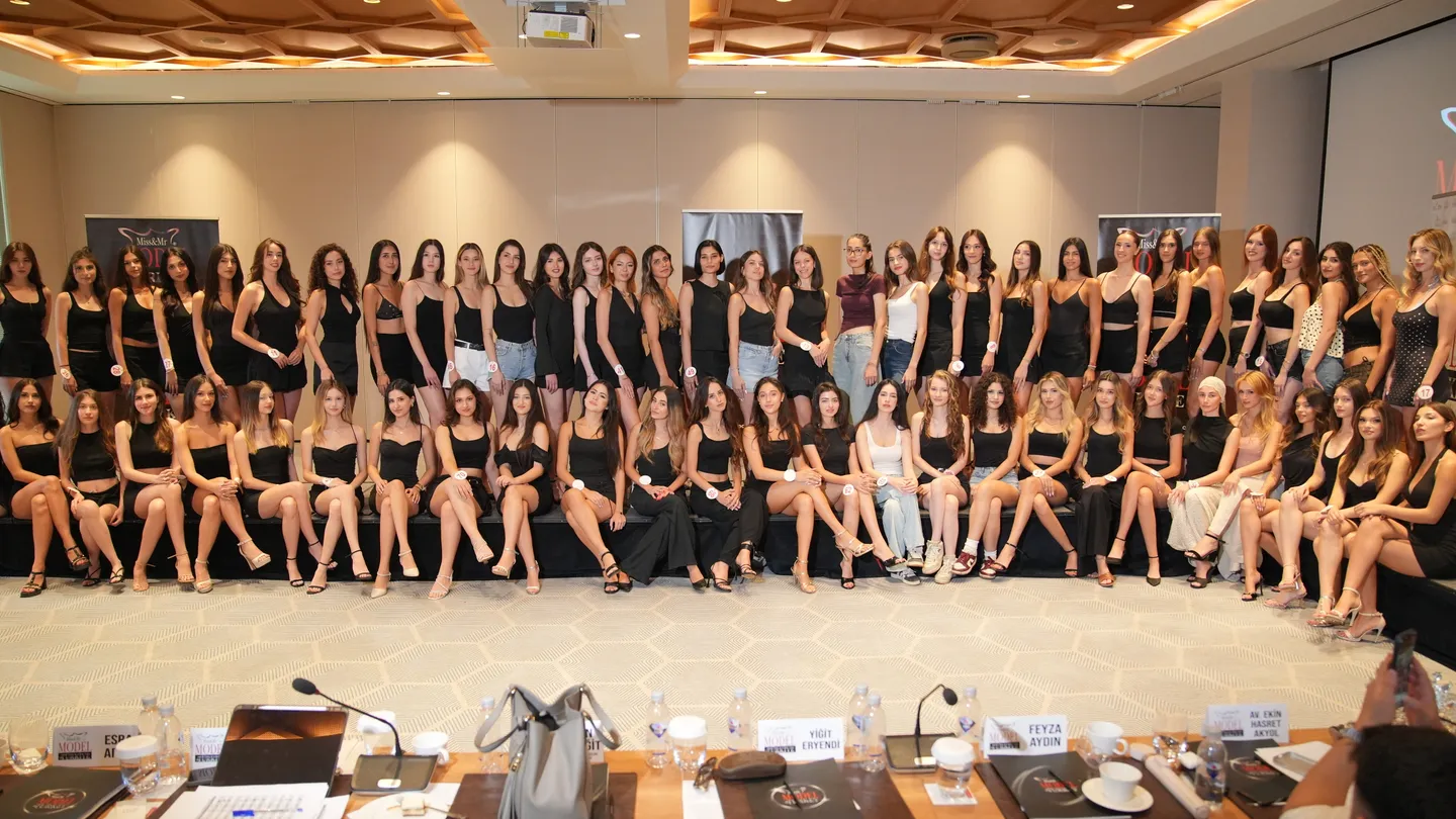Model Adayları İzmir’de Podyum Sınavında! İlk Etapta 168 Aday Yarıştı
