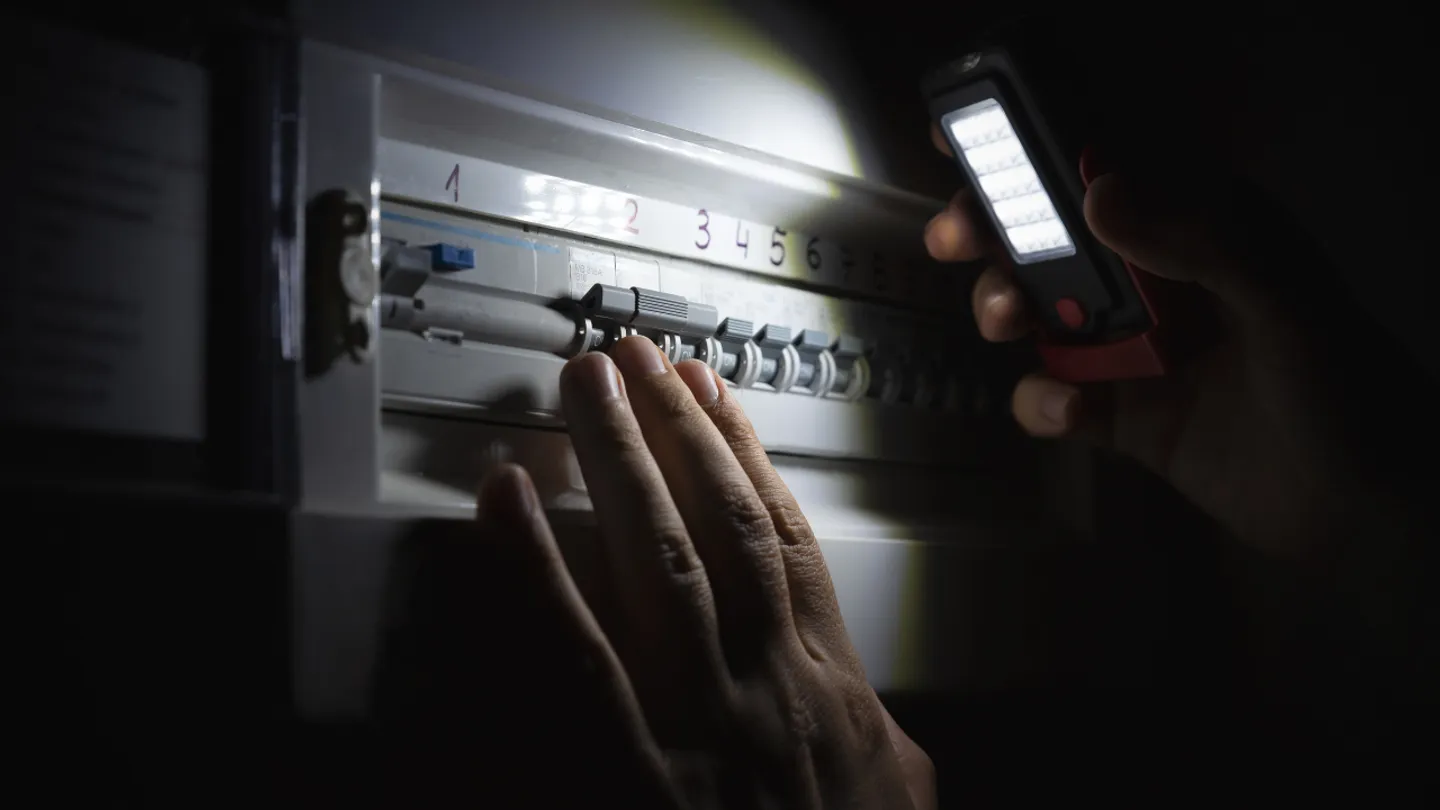 İzmir'in 15 ilçesinde elektrik kesintisi! İşte 29 Temmuz ilçe ilçe kesinti programı