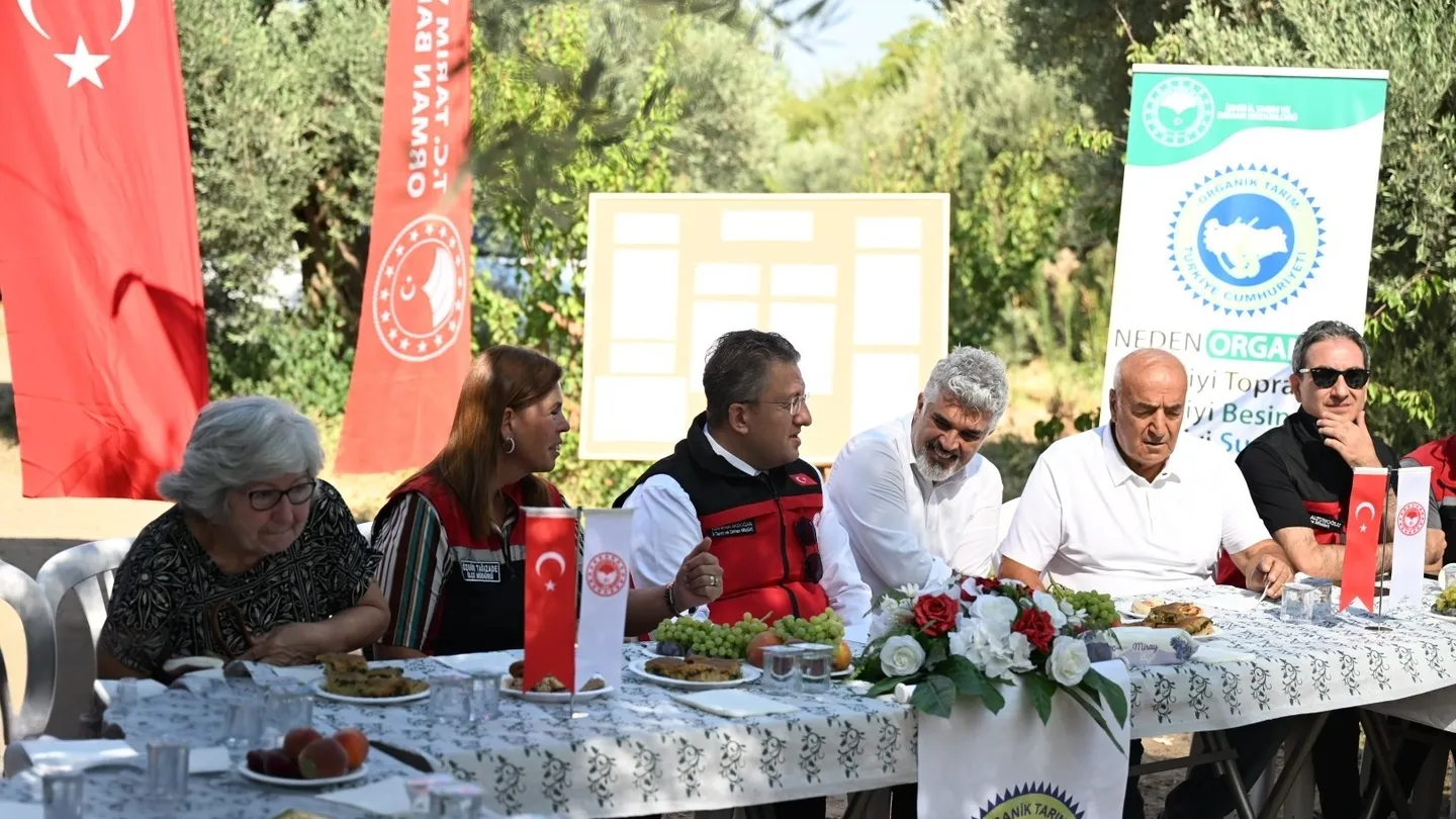 İzmir’de Organik Tarımın Yolculuğu Yerinde İncelendi: “Doğal” ile “Organik” Aynı Değil