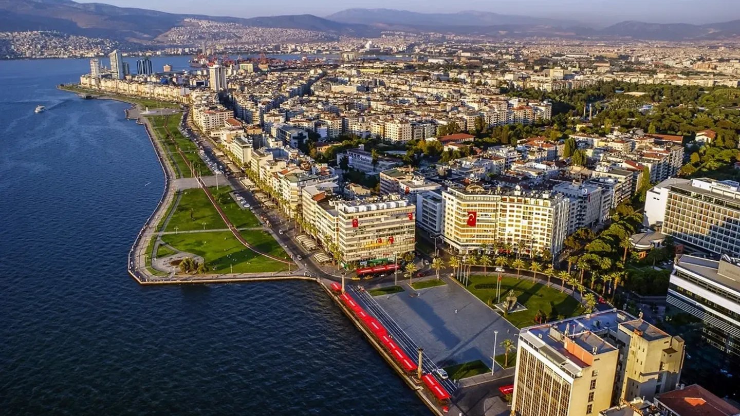İzmir "Cehennem Sıcaklarına" Teslim: Termometreler 40 Dereceyi Görecek, Alarm Verildi!