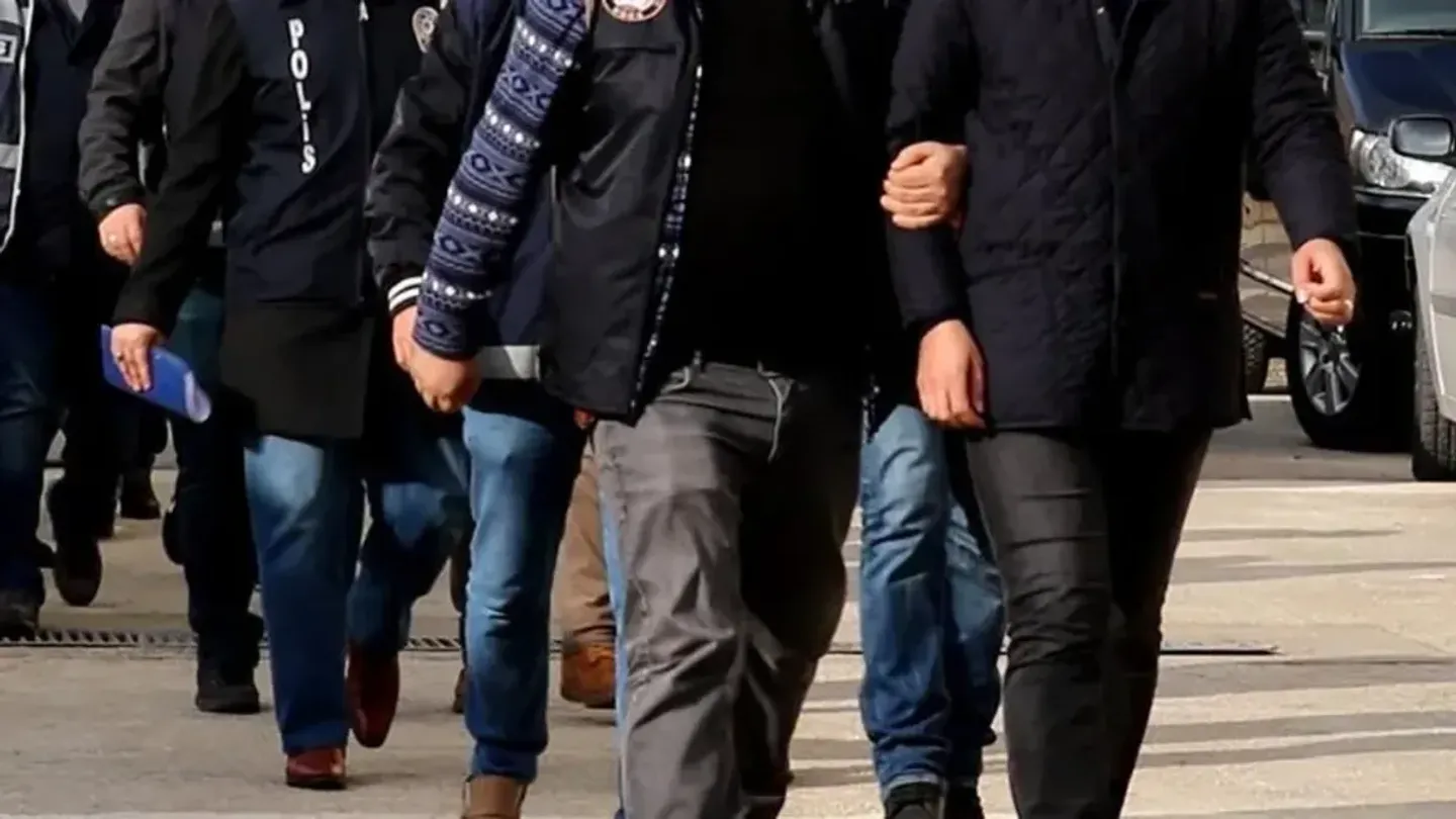 İzmir’de Aile İçi Tartışma Kanlı Bitti: Baba, Oğlunu Tüfekle Vurdu