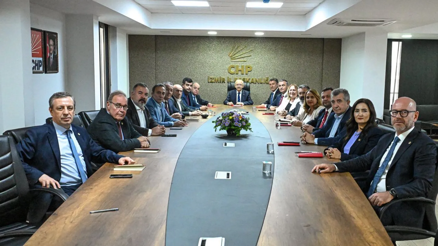 CHP’de İzmir Mesaisi: Kılıçdaroğlu MYK’yı Topladı, Gözler Cemil Tugay’da
