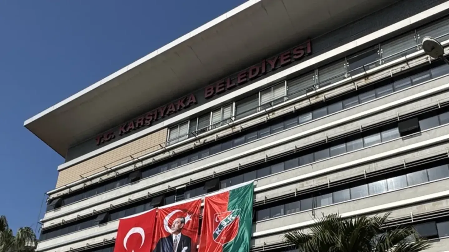 Karşıyaka’da Bıçaklı Saldırı Sonrası Şok İddia: “Polise Gidersen Kafana Mermi Gelir”