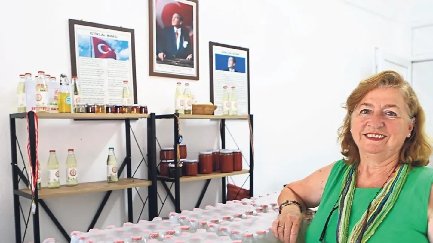 İzmir'de kadın emeğiyle doğan gazoz! Çamlı'nın kadınları katma değeri şişeledi
