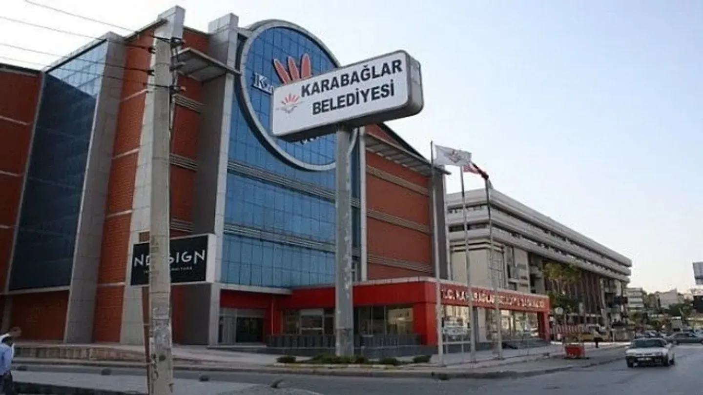 Karabağlar Belediyesi’nde Üst Düzey İstifa! Güven Güngörmüş Ayrılığın Nedenini Açıkladı