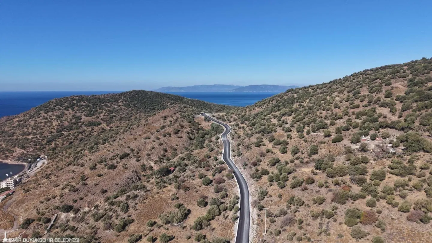 İzmir’in Kuzeyinde Yol Seferberliği! 16 Kilometrelik Turizm Yolunda Sona Gelindi