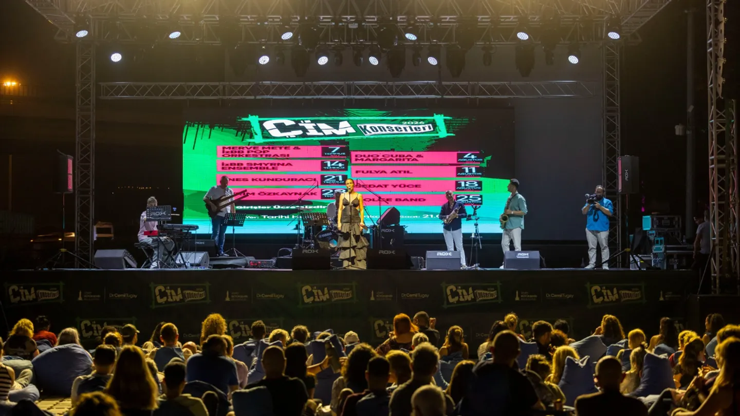 İzmir’de Çim Konserleri Rüzgarı Kesintisiz Esiyor: Ağustos Ayı Yıldızlar Geçidine Sahne Olacak!