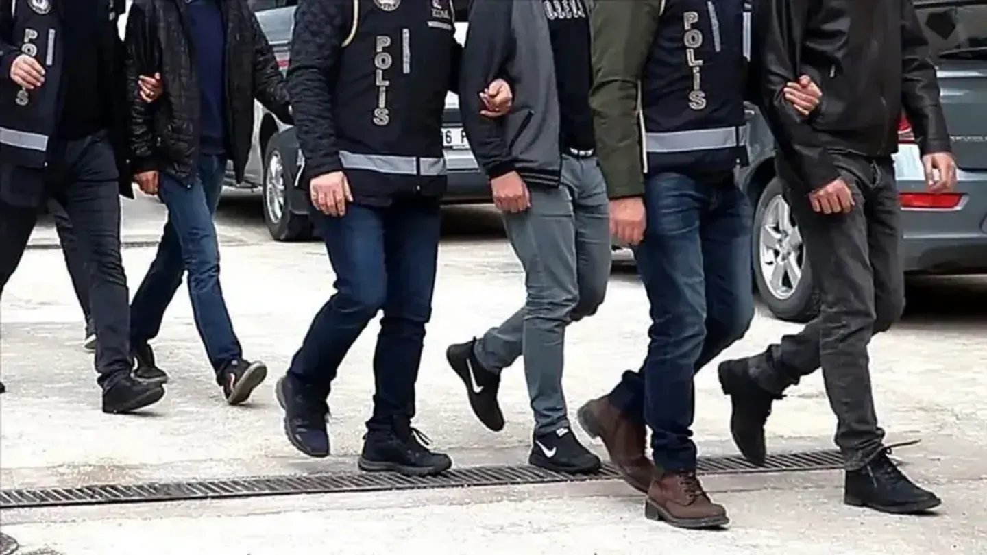 İzmir Merkezli 3 İlde Tefecilik Operasyonu! 13 Şüpheli Gözaltında
