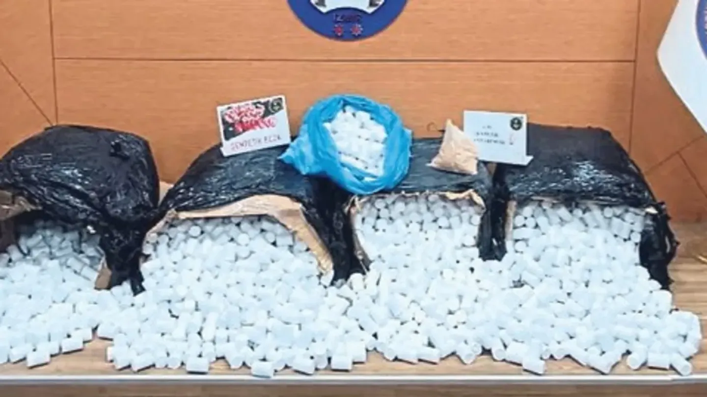 Bayraklı’da zehir baskını: 3 zanlı tutuklandı