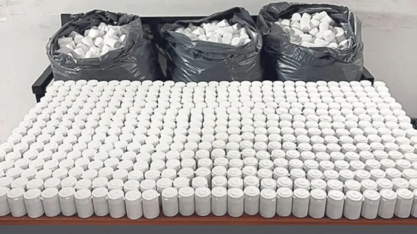 Polisten kaçan şüphelinin aracında 118 bin hap çıktı