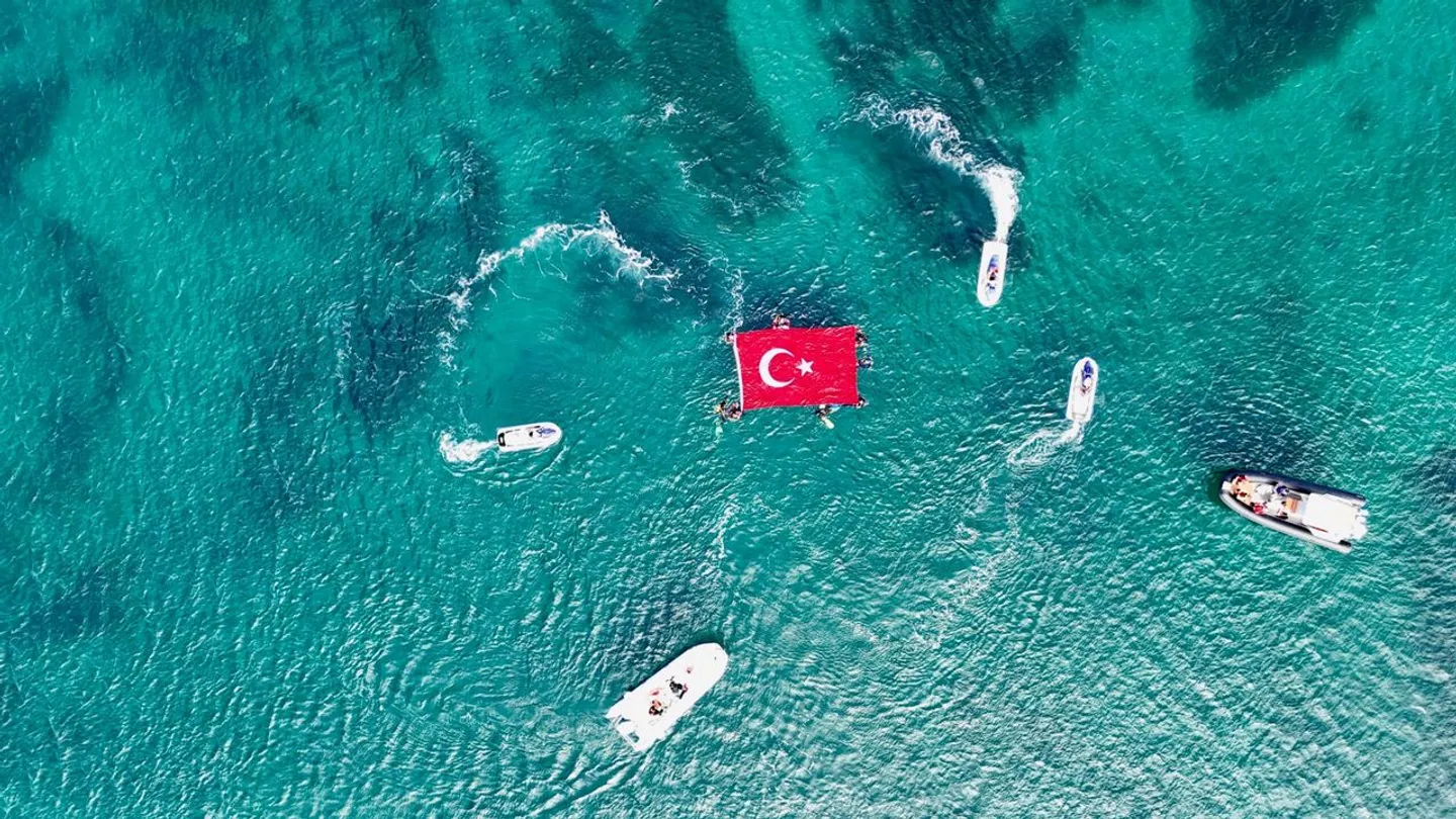 Seferihisar’da deniz seferberliği: Sualtı temizliği, spor ve farkındalık aynı etkinlikte buluştu