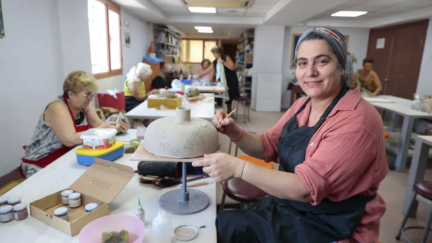 Güzelyalı’da 7’den 77’ye Sanat Buluşması: Konak’ta Yetenekler Ortaya Çıkıyor