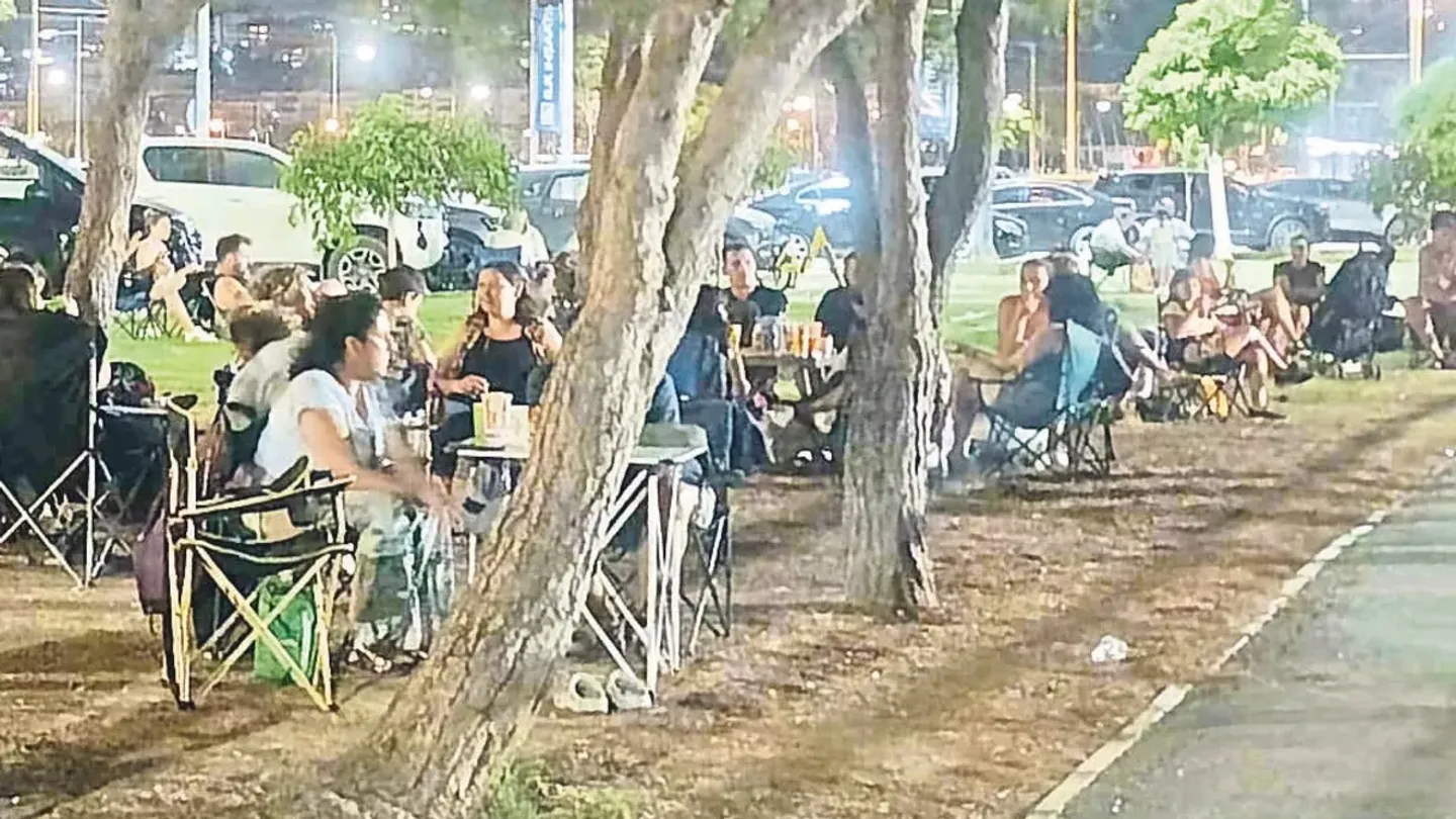 İzmir'de sıcaklara karşı çay ve çiğdem keyfi