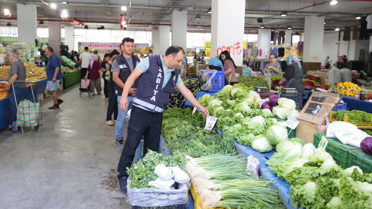 Konak’ta pazarda güven dönemi: Tartı ve Ölçüm Kontrol Noktası vatandaşın yüzünü güldürüyor