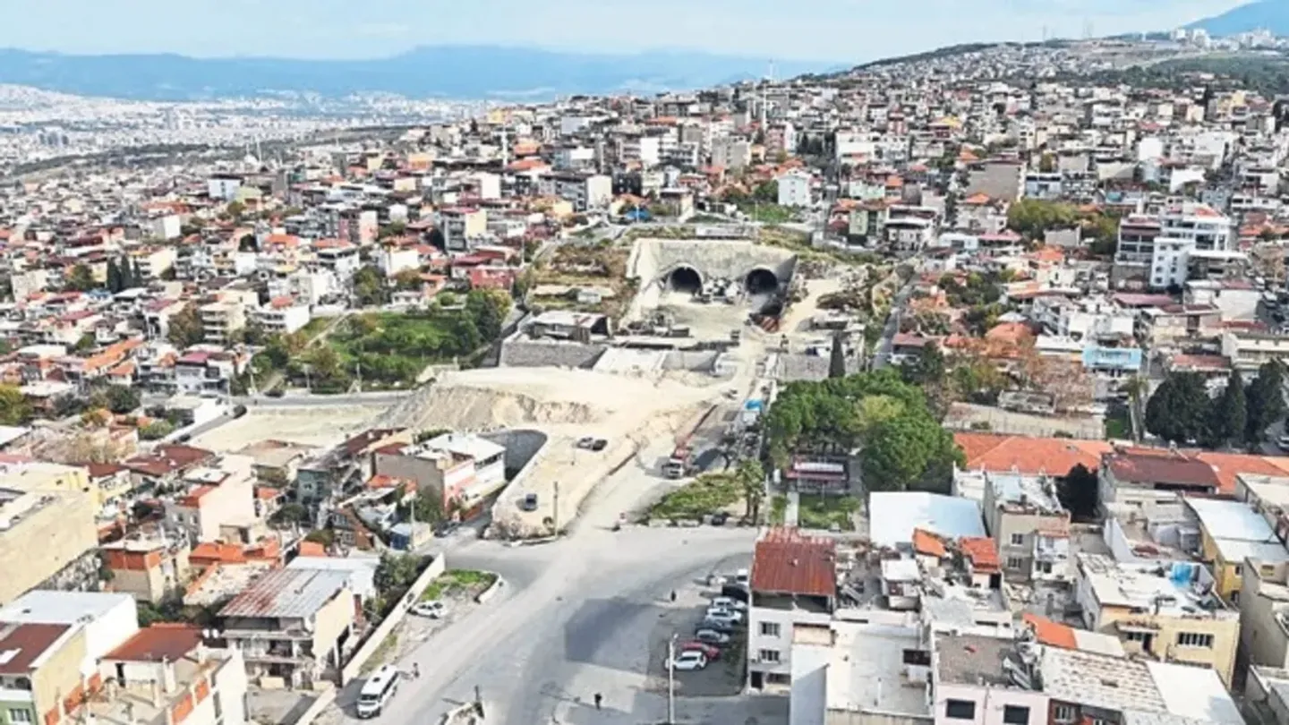 Buca Onat Tüneli’nde Esnafın Çilesi Büyüyor: “Müşteri Kalmadı, Her Gün Sinek Avlıyorum”