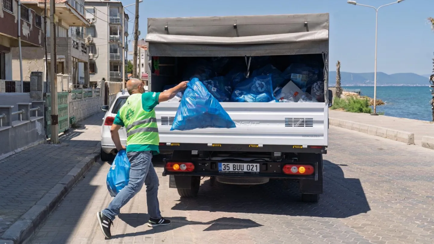 İzmir'de geri dönüşüm seferberliği 31 mahalleye ulaştı