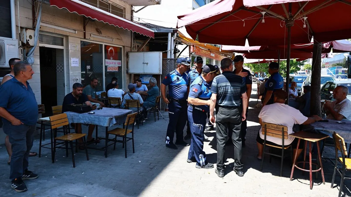 Efes Selçuk’ta kaldırım işgallerine zabıta denetimi