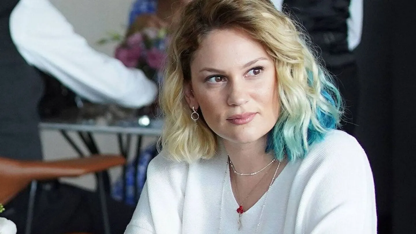 Farah Zeynep Abdullah’tan gala gecesinde dikkat çeken çıkış: “Korsan sitelerde daha net izlerdik”