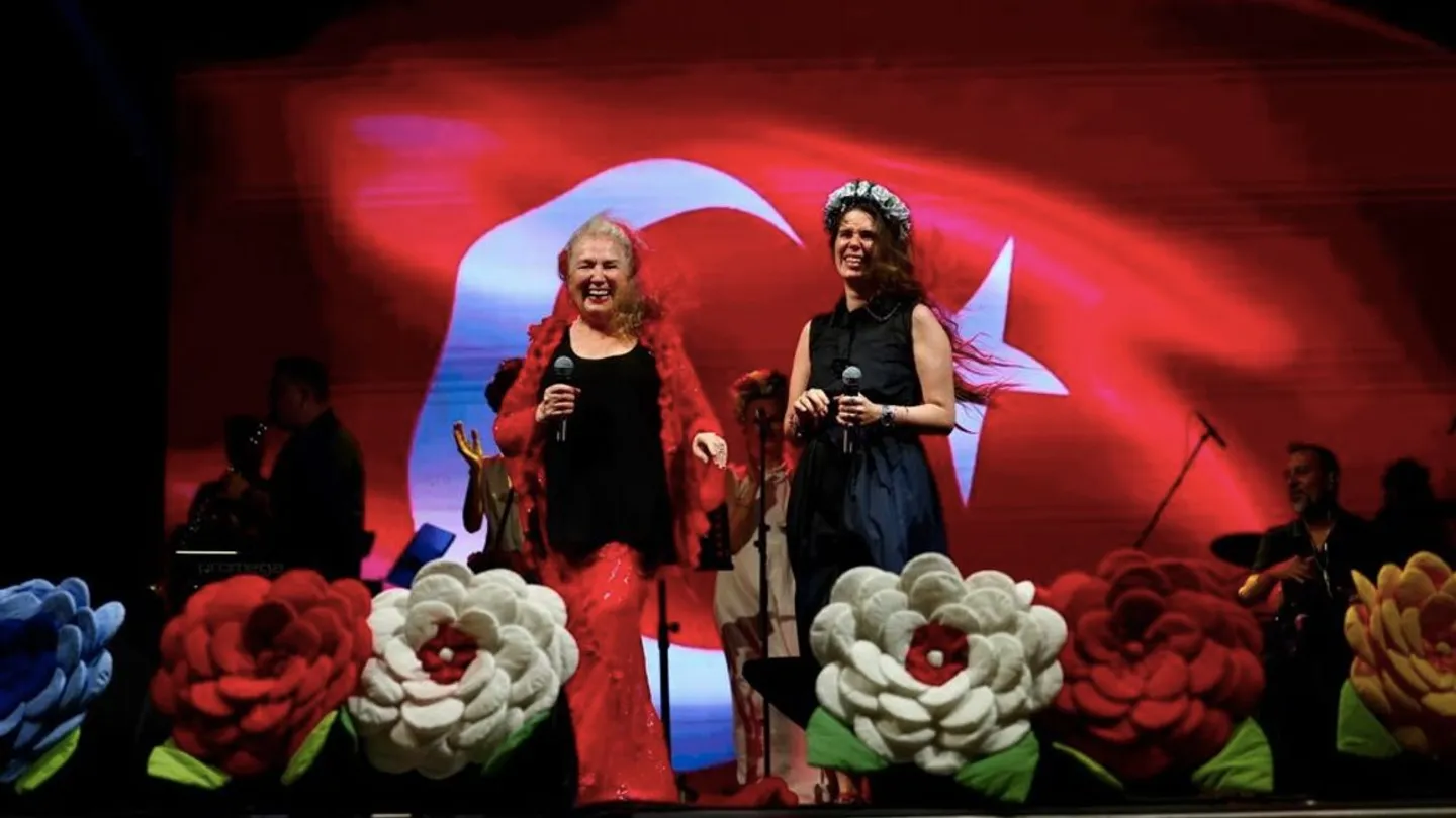 Atatürk'ün Çeşme'ye gelişinin 100. yılı coşkuyla kutlandı! Binlerce kişi anma etkinliklerinde buluştu