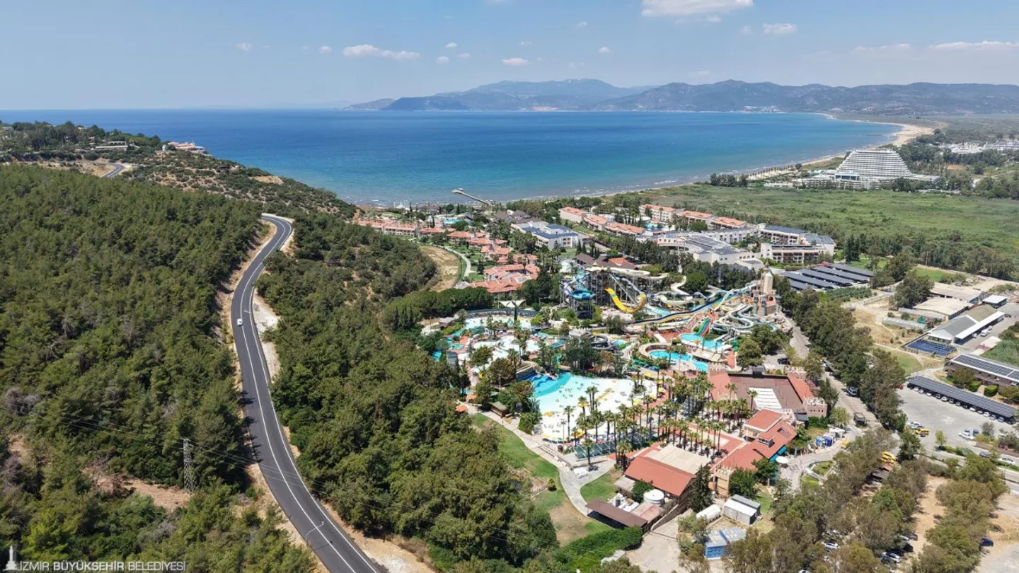 Turizmin kalbine konforlu ulaşım: Pamucak yolu baştan sona yenilendi