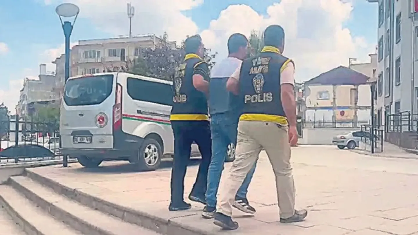 Yaşlı kadını dolandıran şahıs kıskıvrak yakalandı