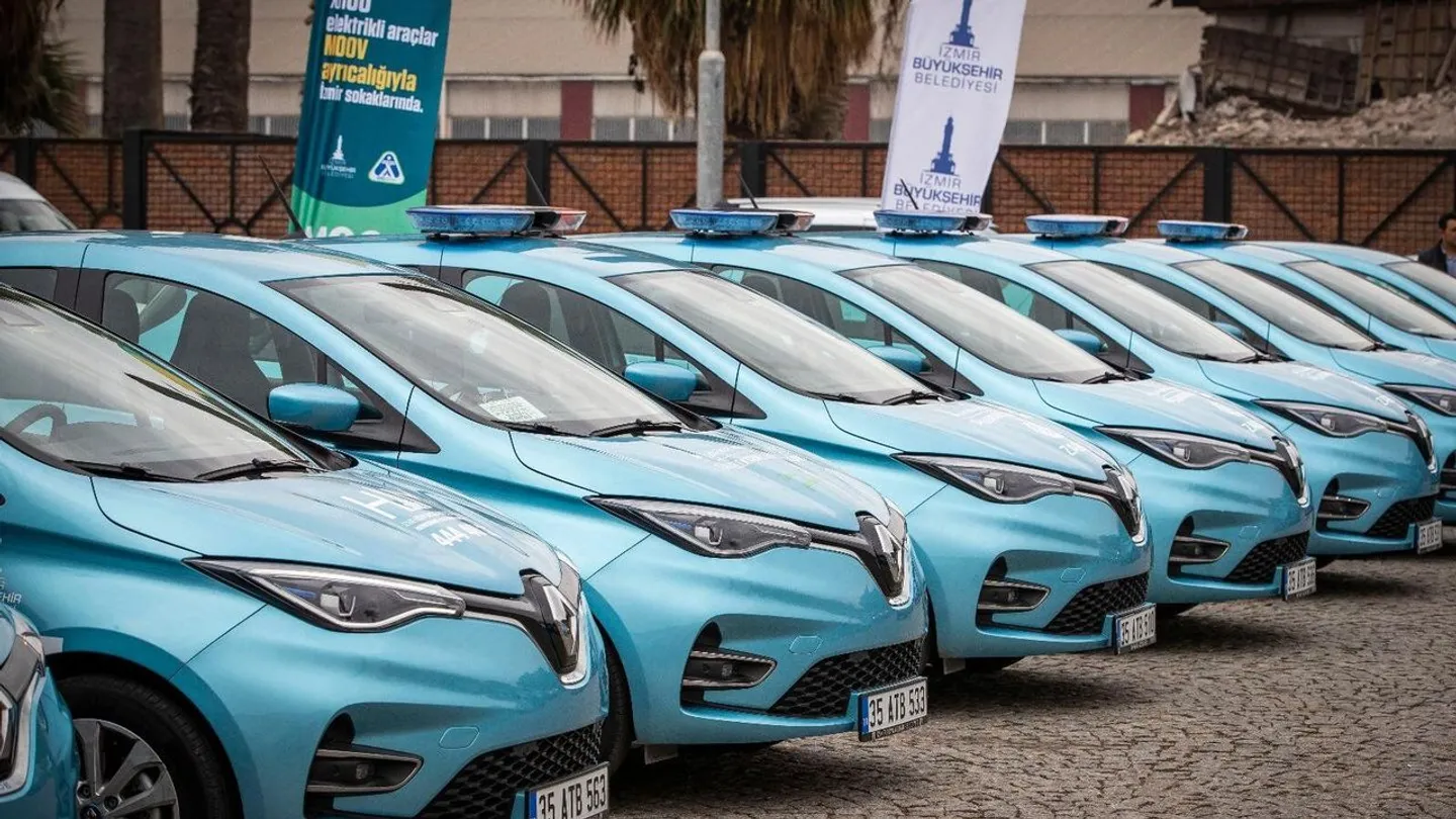 İzmir Büyükşehir'in elektrikli araç filosundan 25 milyon liralık tasarruf