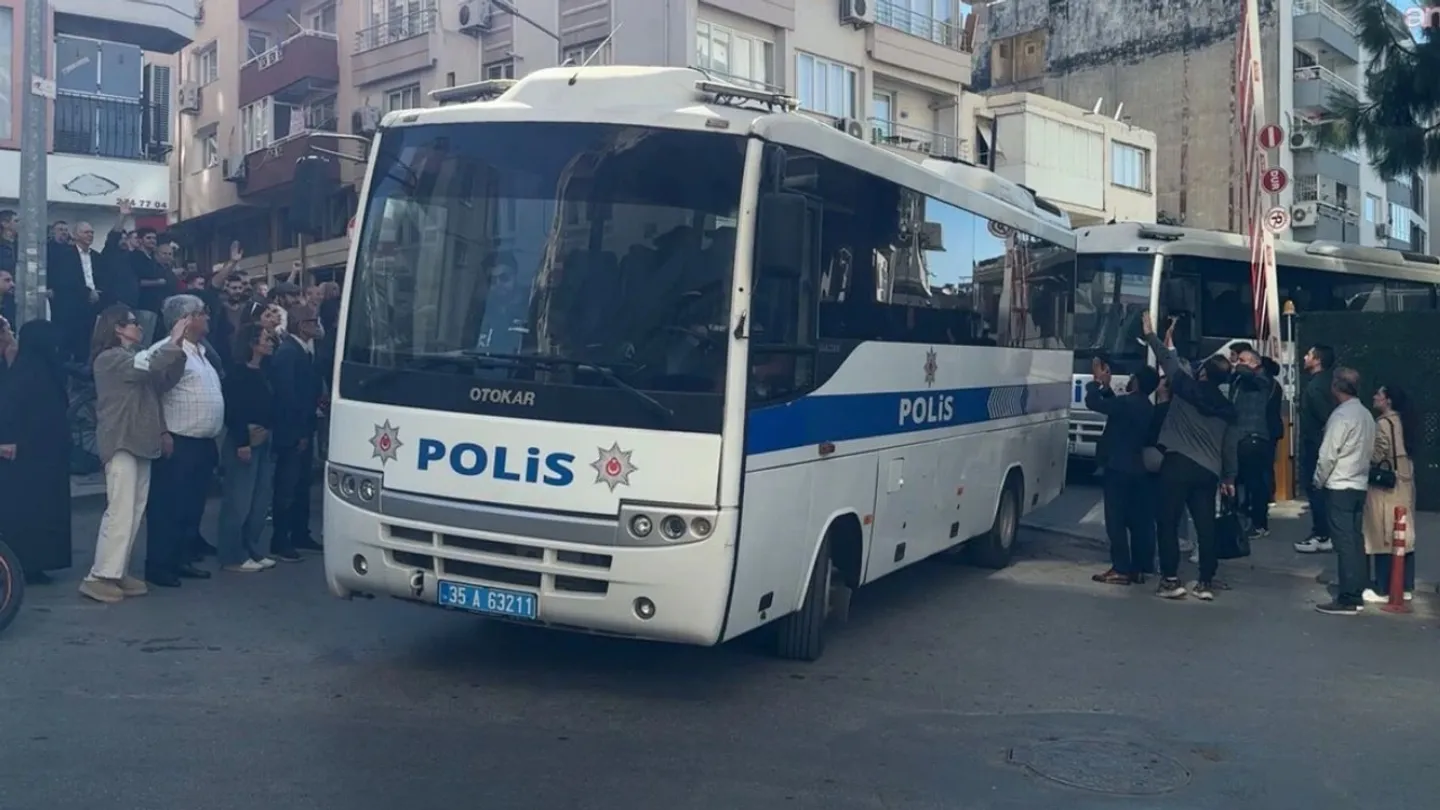 Bayraklı operasyonunda yeni gelişme: 47 şüpheli sağlık kontrolüne çıkarıldı