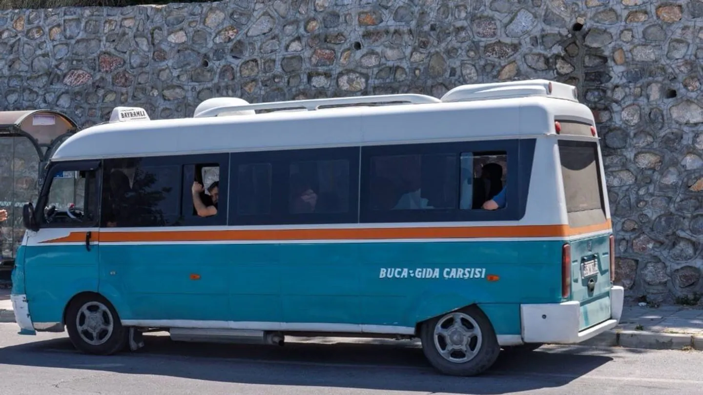 İzmir’de minibüs hatları artık tek tıkla öğrenilecek! 400 güzergah dijital sisteme taşındı