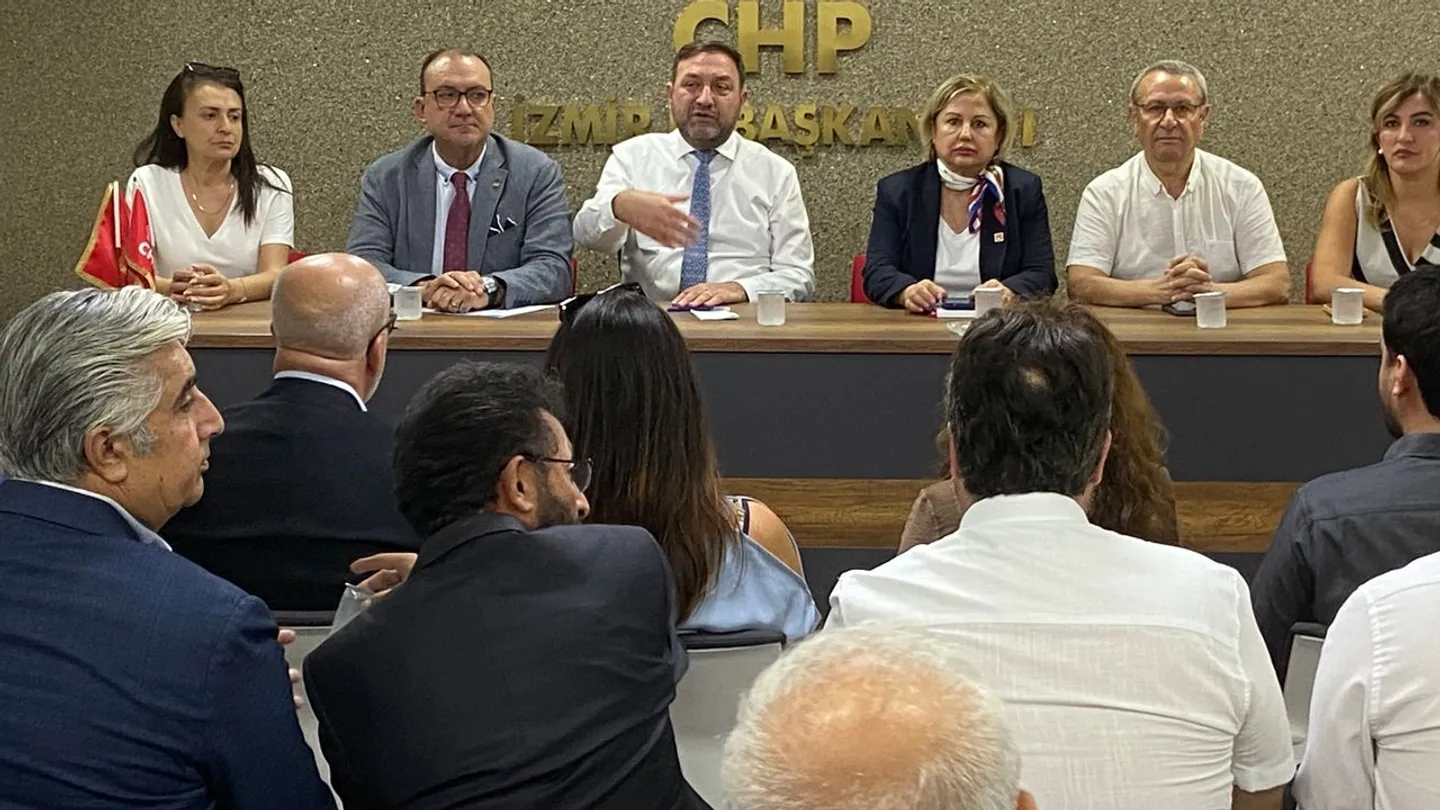 CHP İzmir’de İkinci Başkanlar Zirvesi: Gümrükçü’den “Algı Balonu” Çıkışı