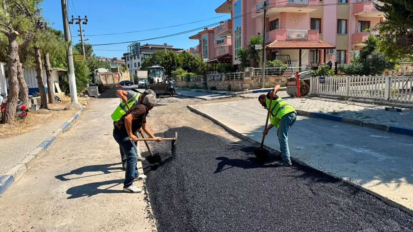 Foça Belediyesi’nden Değirmendere Caddesi’nde asfalt hamlesi
